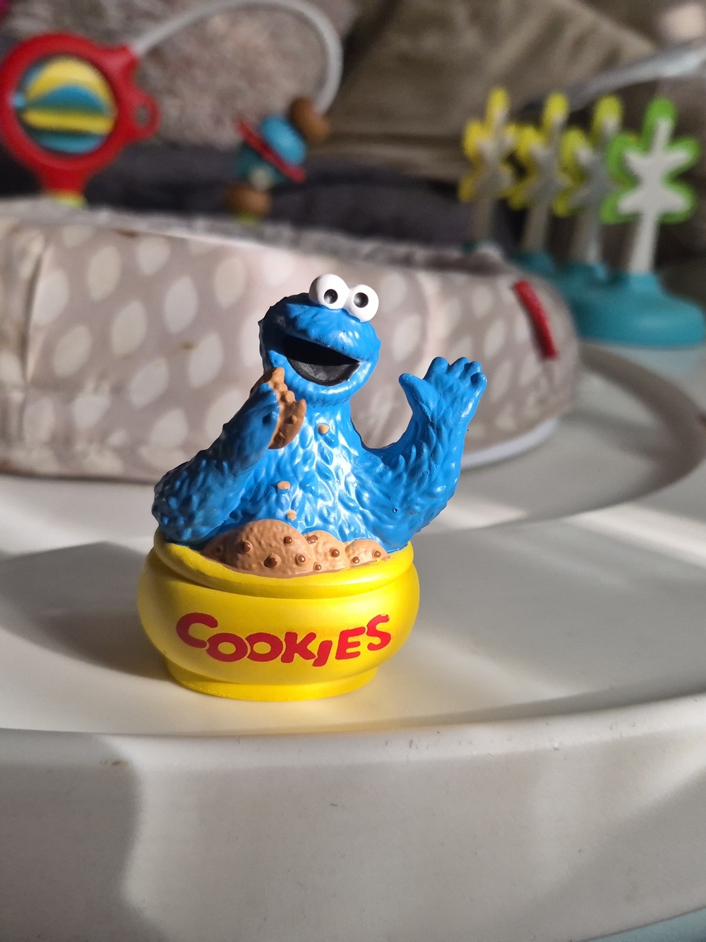 Tonie Cookie Monster Figurine in Blue with Yellow Cookie Jar